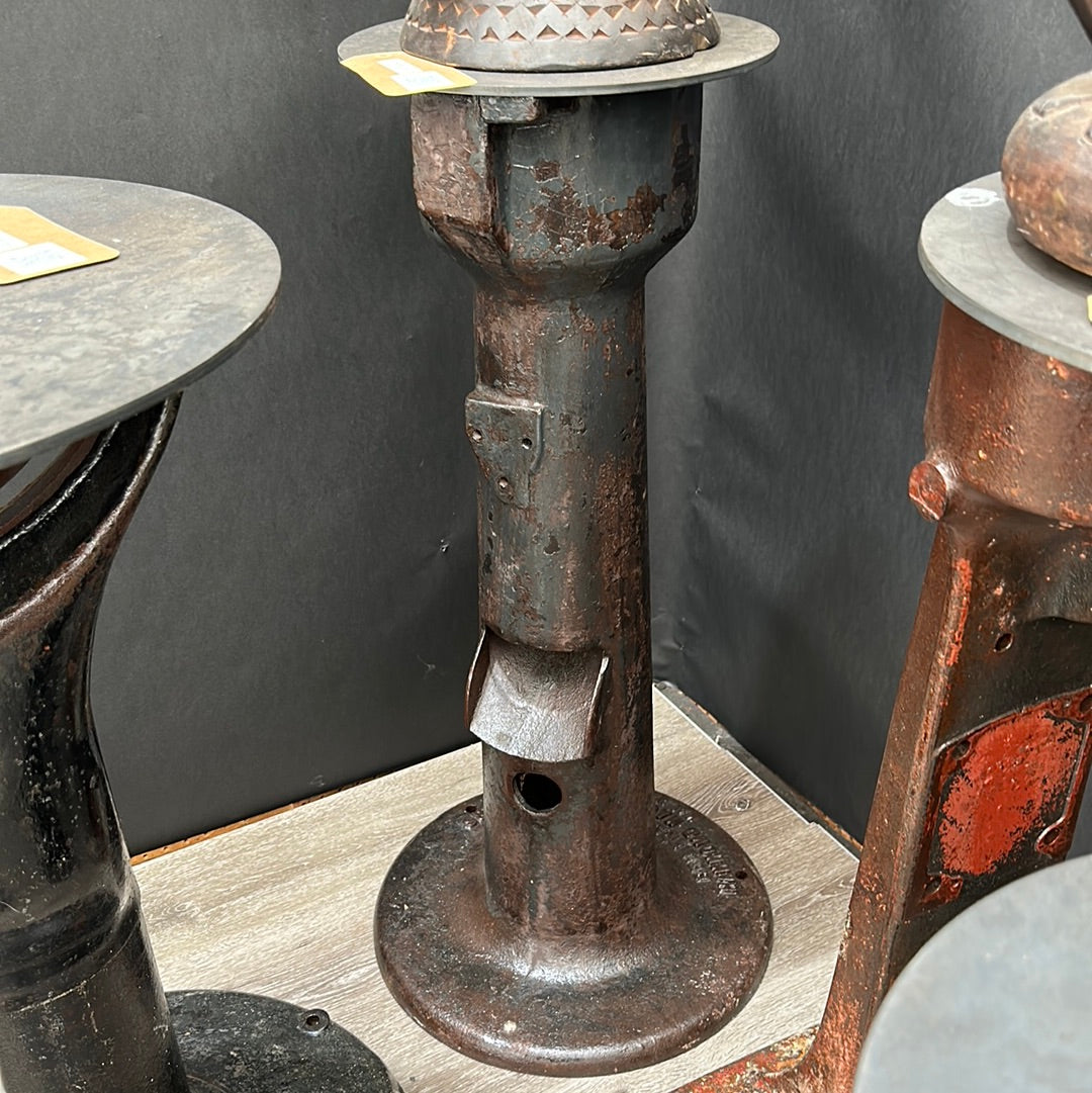 Steel pedestal - milker